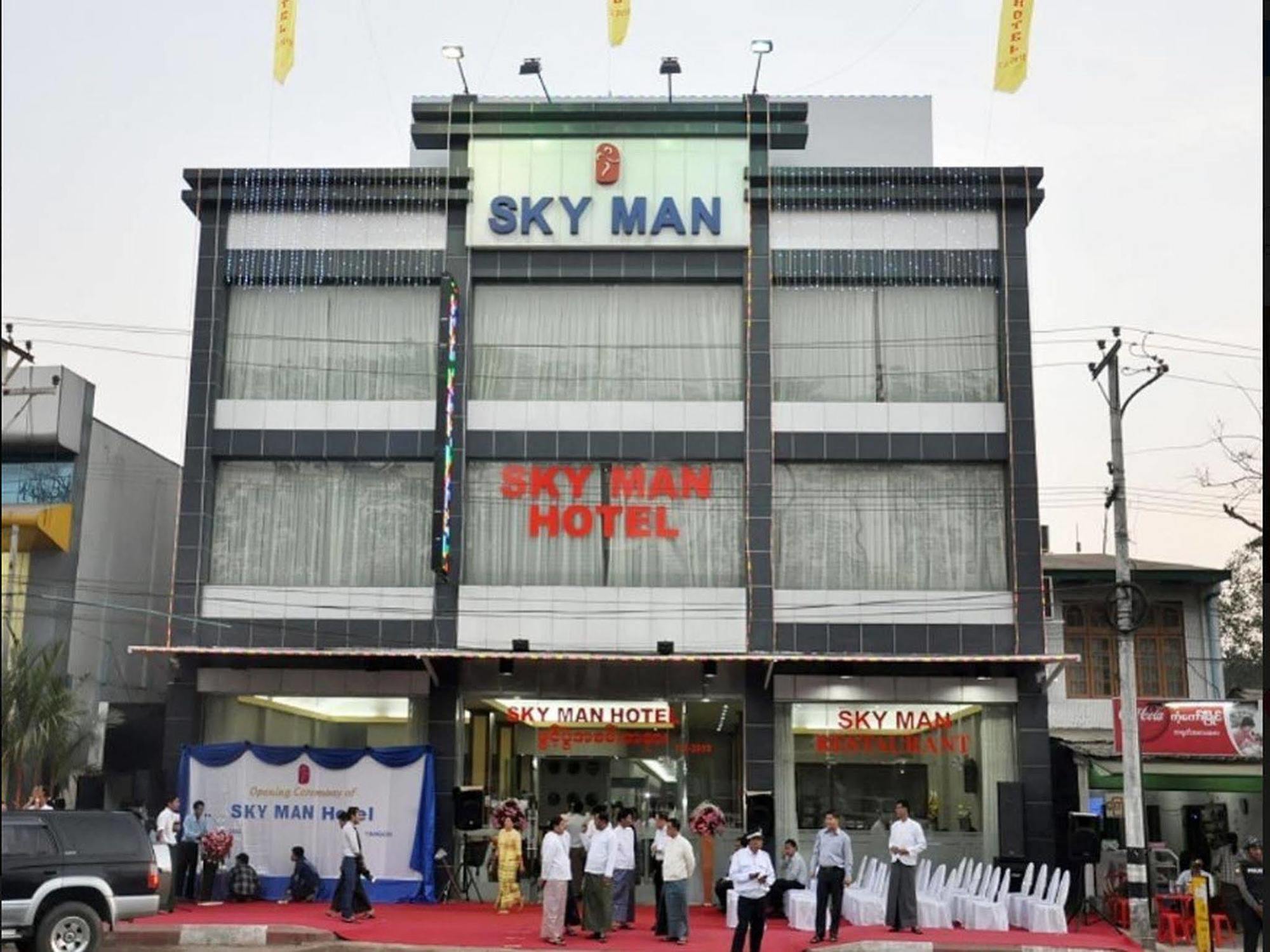 Sky Man Hotel Yangon Exteriör bild